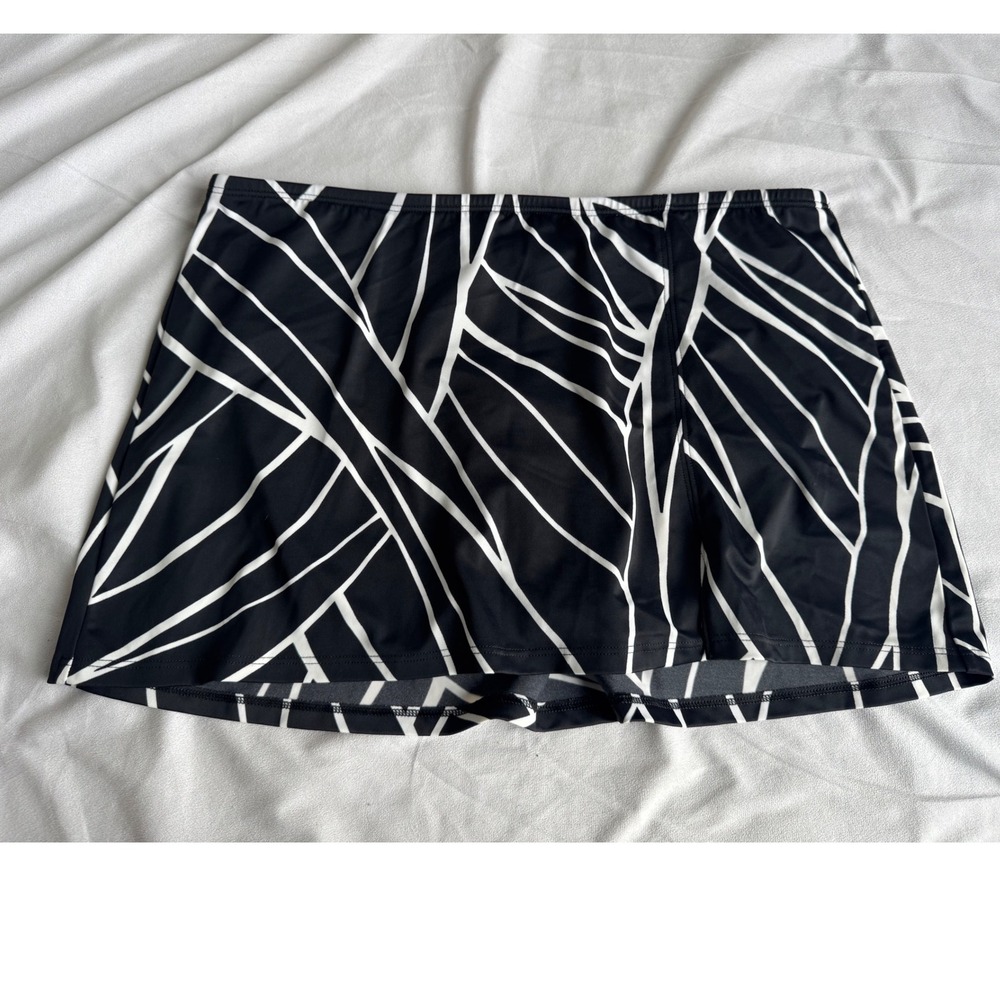 Lands End Black White Geometric Swim Skirt Skort Size 12 Resort vacation sporty